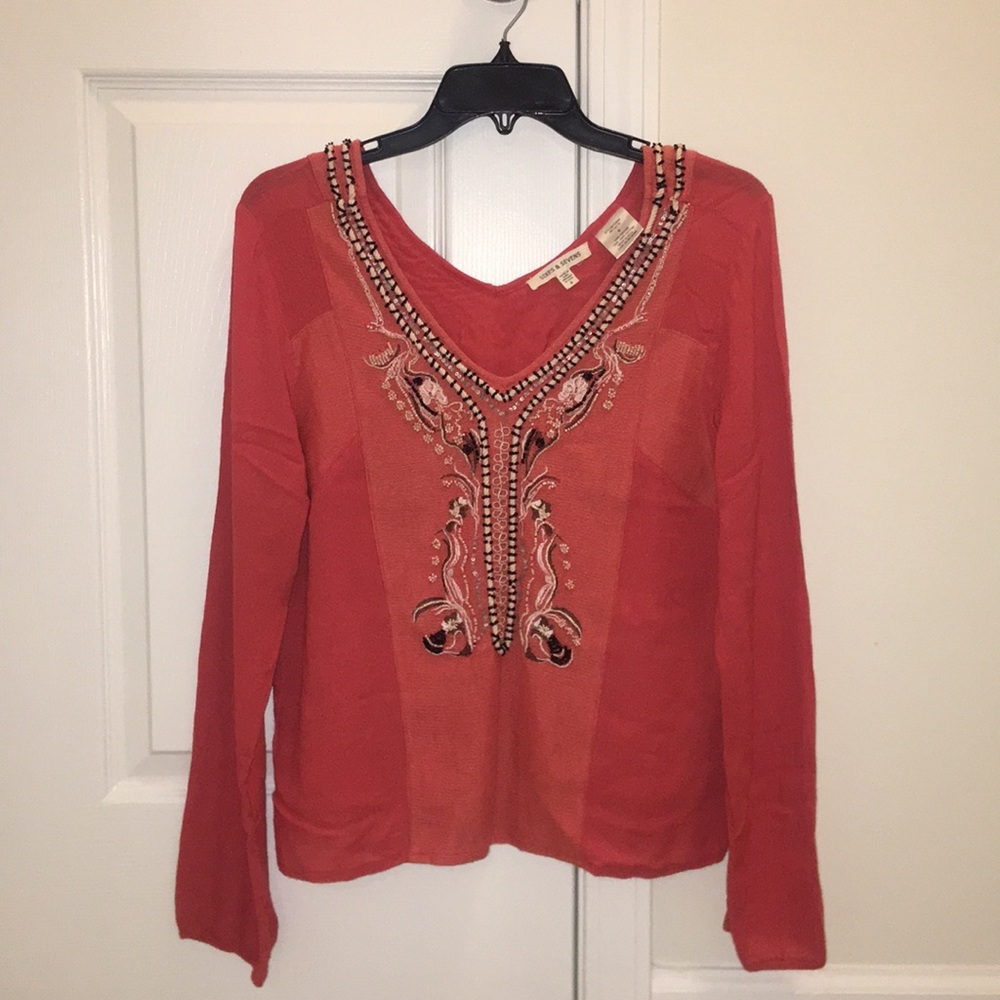 Buckle top